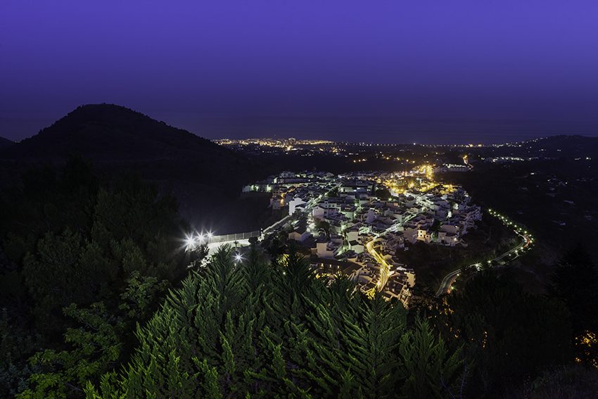 Anochece en Frigiliana